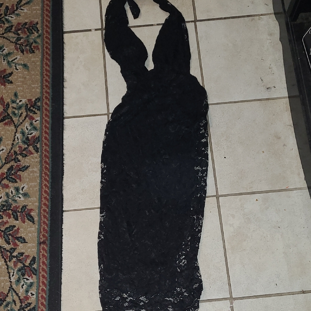 Chic Black Lace Halter Maxi Dress
